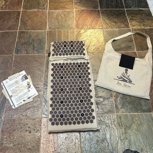 Zen Guru Acupressure Mat and Pillow Set With Magnet Therapy and Carrying Bag.